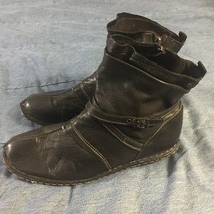 Women’s Black leather boots Soul of Africa size 11 /  EU 42